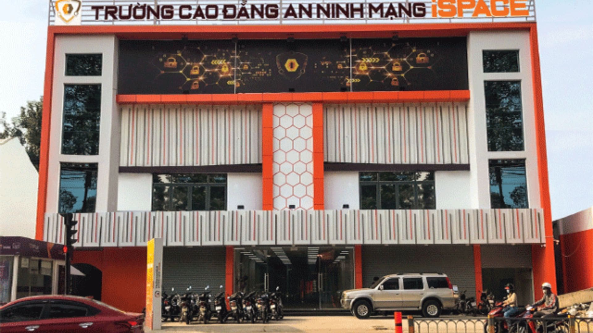Trường Cao Đẳng Thực Hành Ispace - Điểm học công nghệ ô tô uy tín tại Đà Nẵng