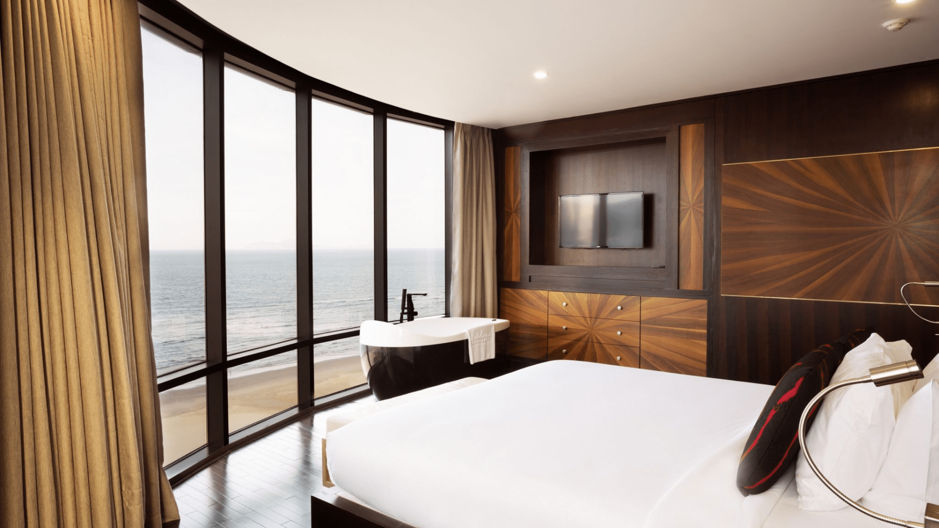 Pullman Danang Beach Resort - Khách sạn 5 sao ở Đà Nẵng đẳng cấp