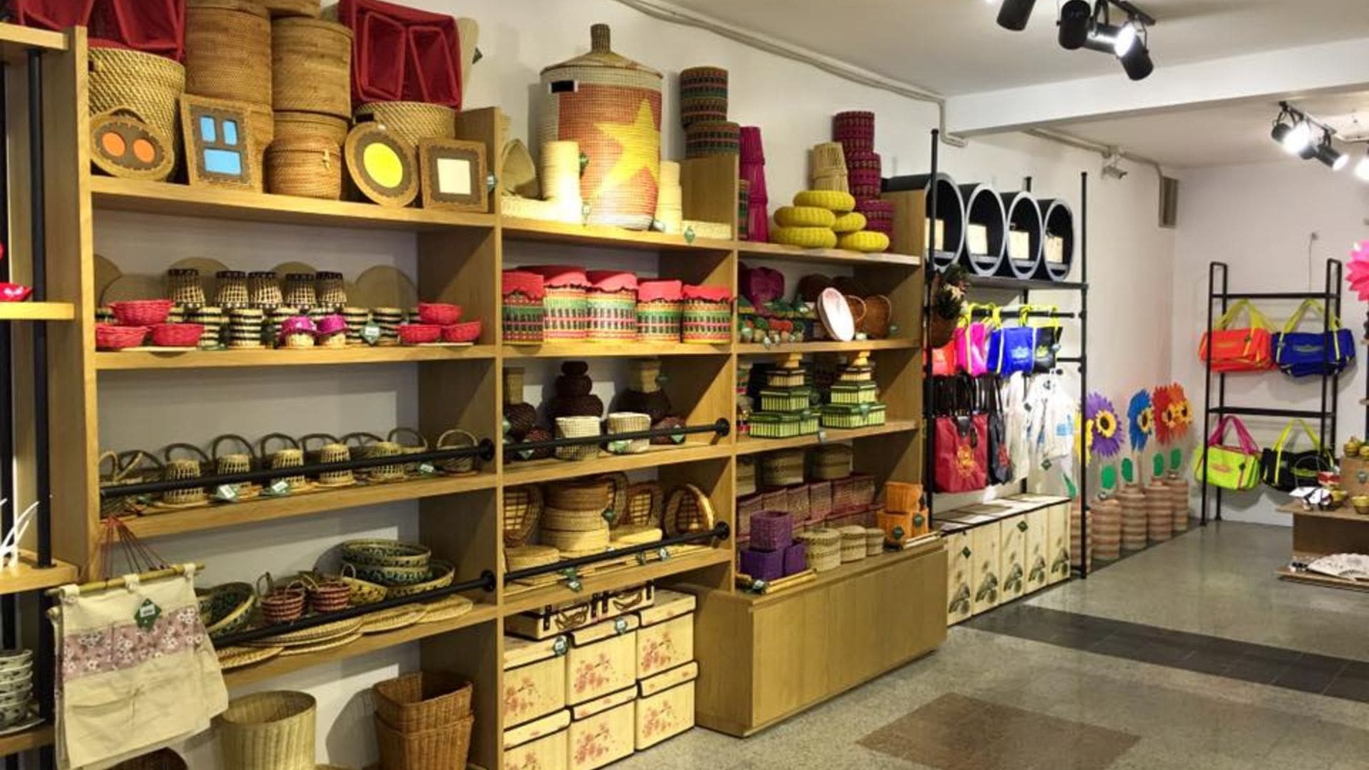 Cỏ May Coffee & Souvenir Shop - Địa điểm bán quà lưu niệm Đà Nẵng uy tín