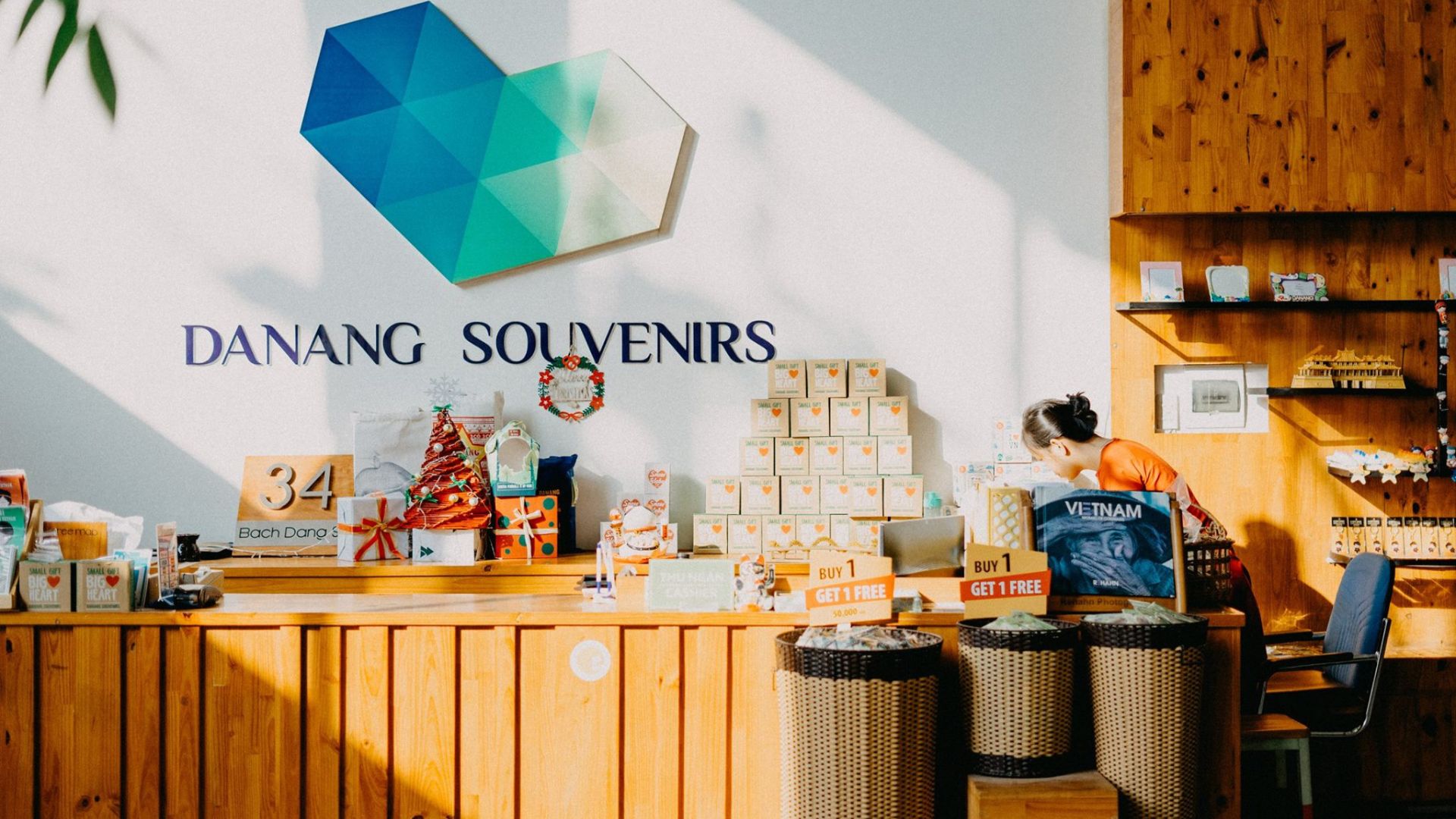 Đà Nẵng Souvenirs & Cafe - Địa chỉ bán quà lưu niệm chất lượng tại Đà Nẵng