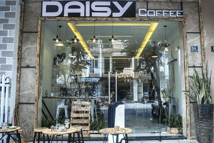 Không gian bên ngoài nhìn vào tại Daisy Coffee