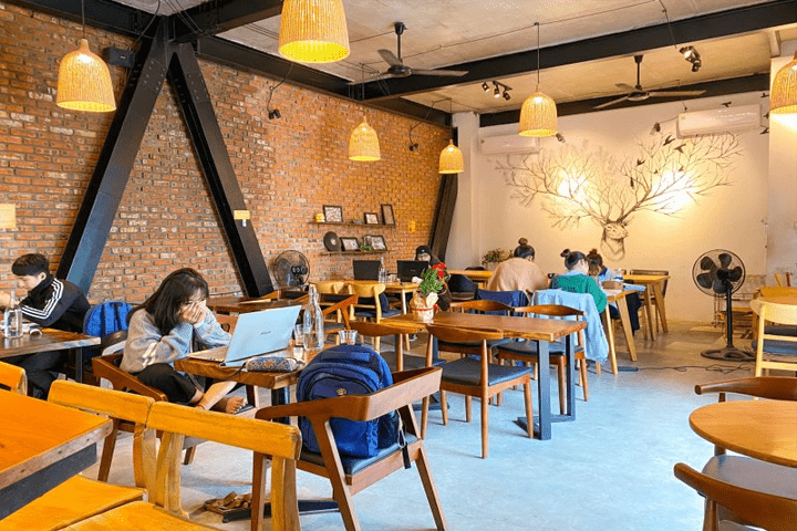 Không gian bên trong tại SHI – The Library Coffee