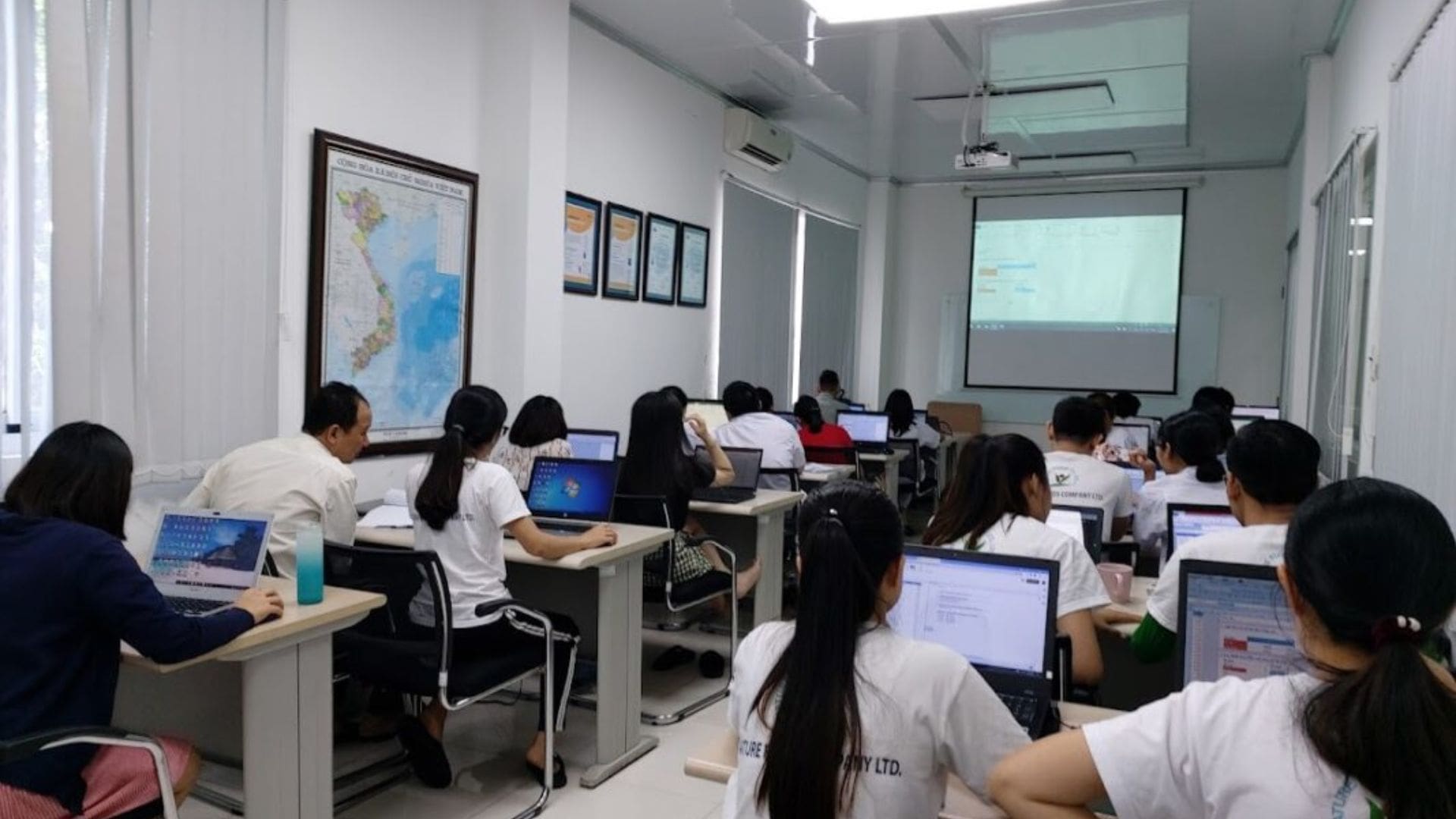 Trung tâm Tin học Việt Tin - Trung tâm học nghề Đà Nẵng