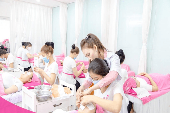 Học viên thực hành tại Ly Beauty Academy