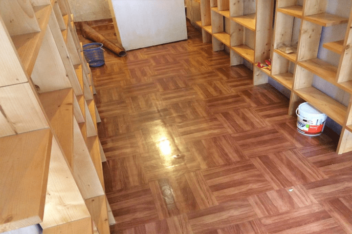 Sản phẩm tấm thảm Simili giả gỗ đà nẵng đến từ thương hiệu kho vật liệu nội thất