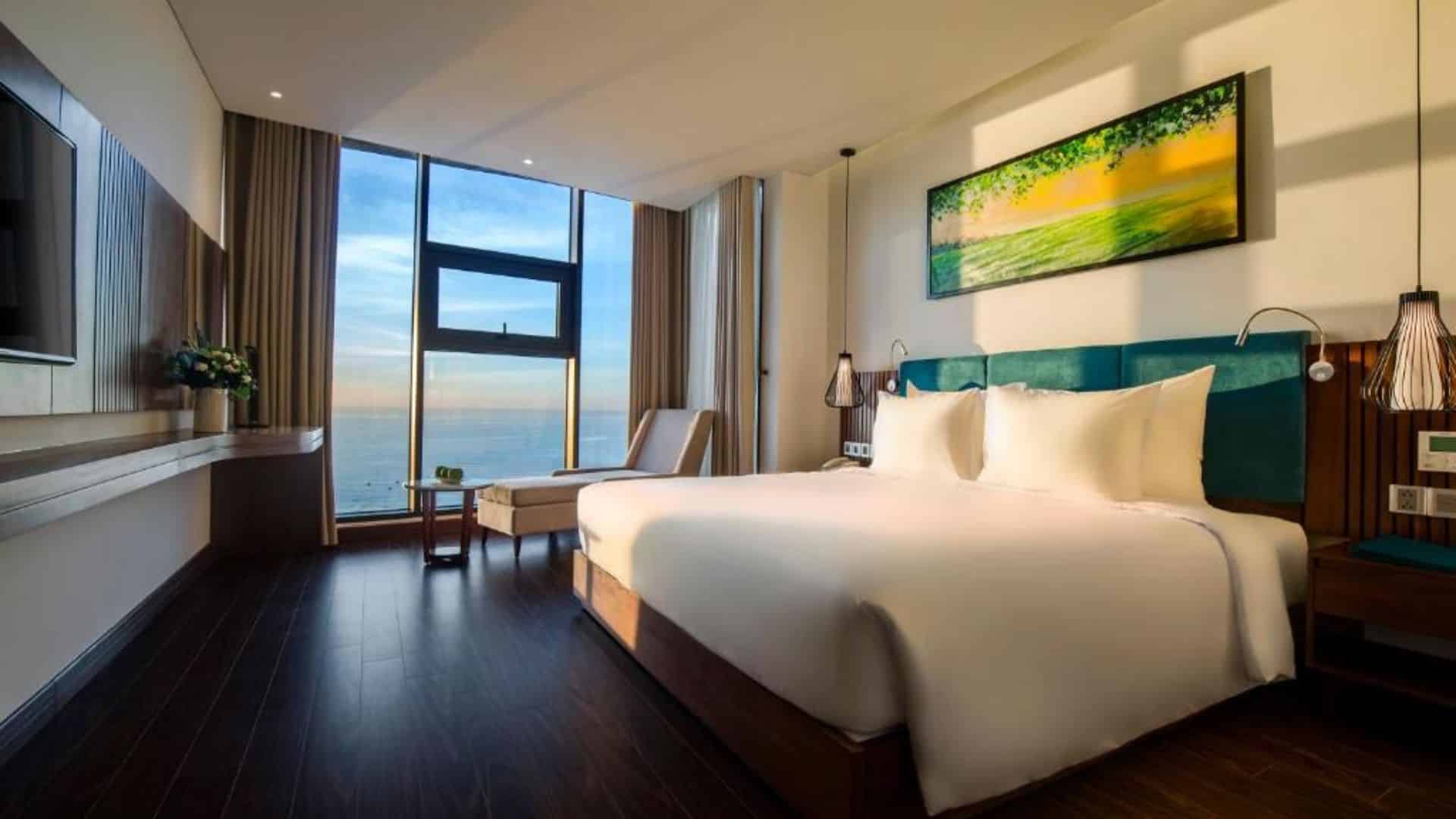 Khách sạn 4 sao Đà Nẵng - Maximilan Danang Beach Hotel
