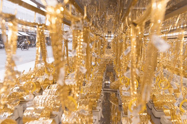 Quầy trưng bày vàng tại Phia Vân